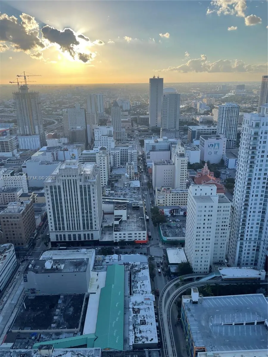 50 Biscayne Blvd #5001 Miami, FL 33132