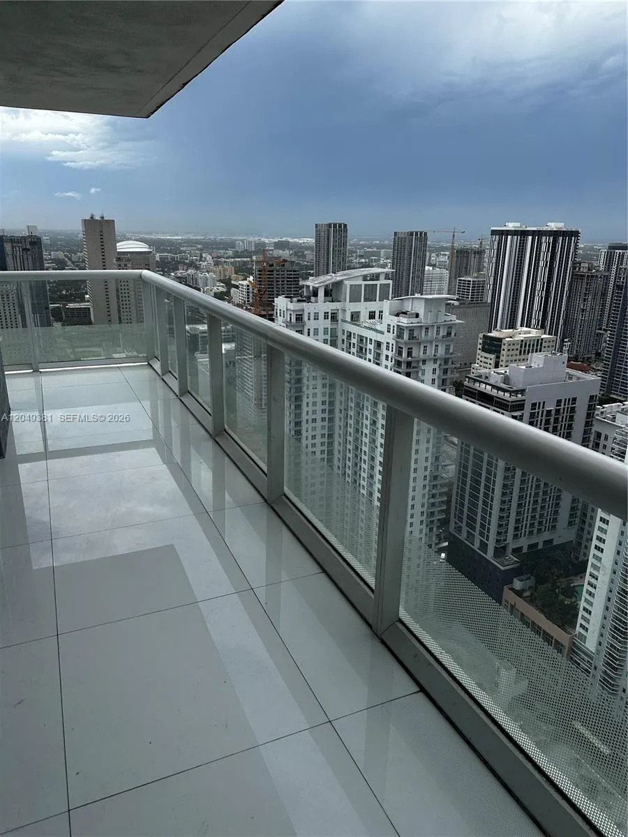 50 Biscayne Blvd #5001 Miami, FL 33132