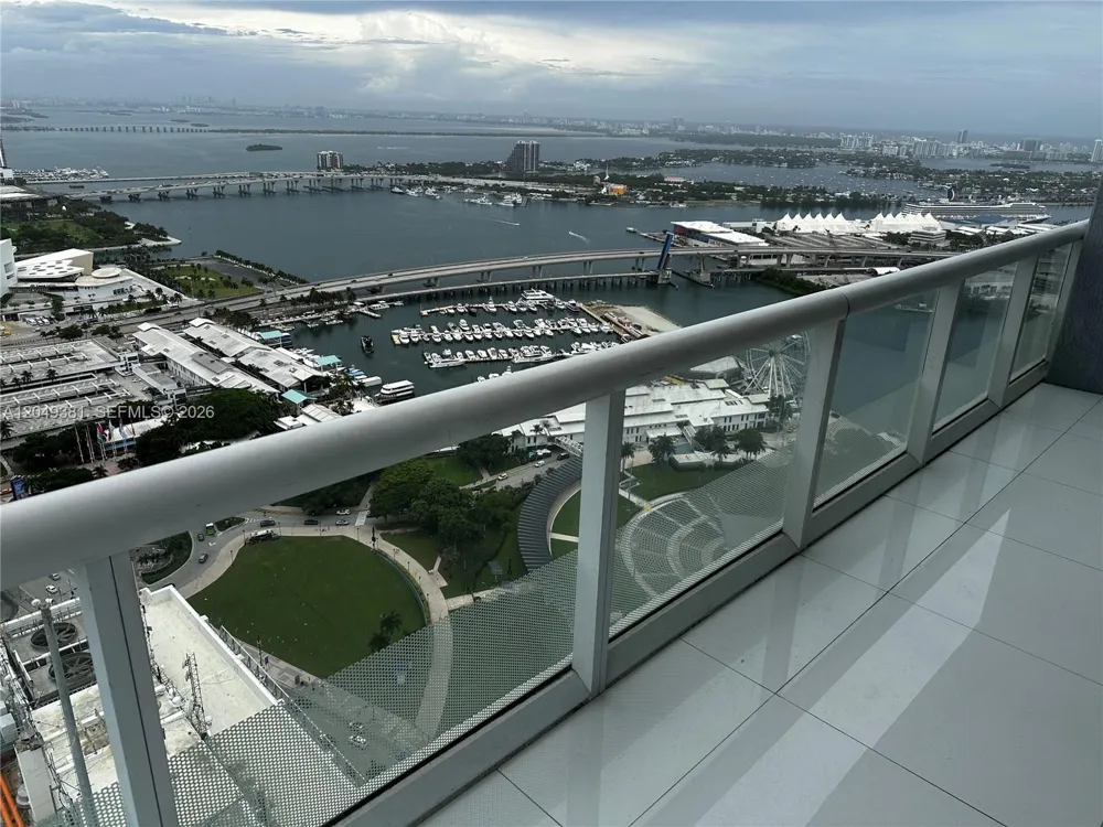 50 Biscayne Blvd #5001 Miami, FL 33132