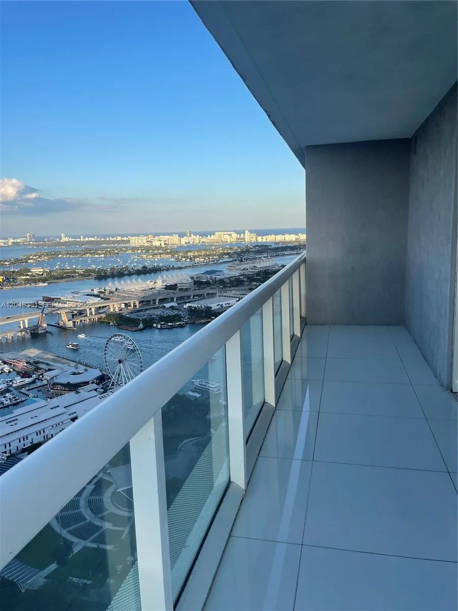 50 Biscayne Blvd #5001 Miami, FL 33132