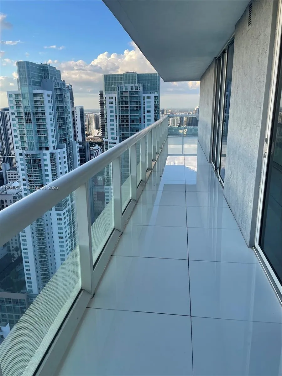 50 Biscayne Blvd #5001 Miami, FL 33132