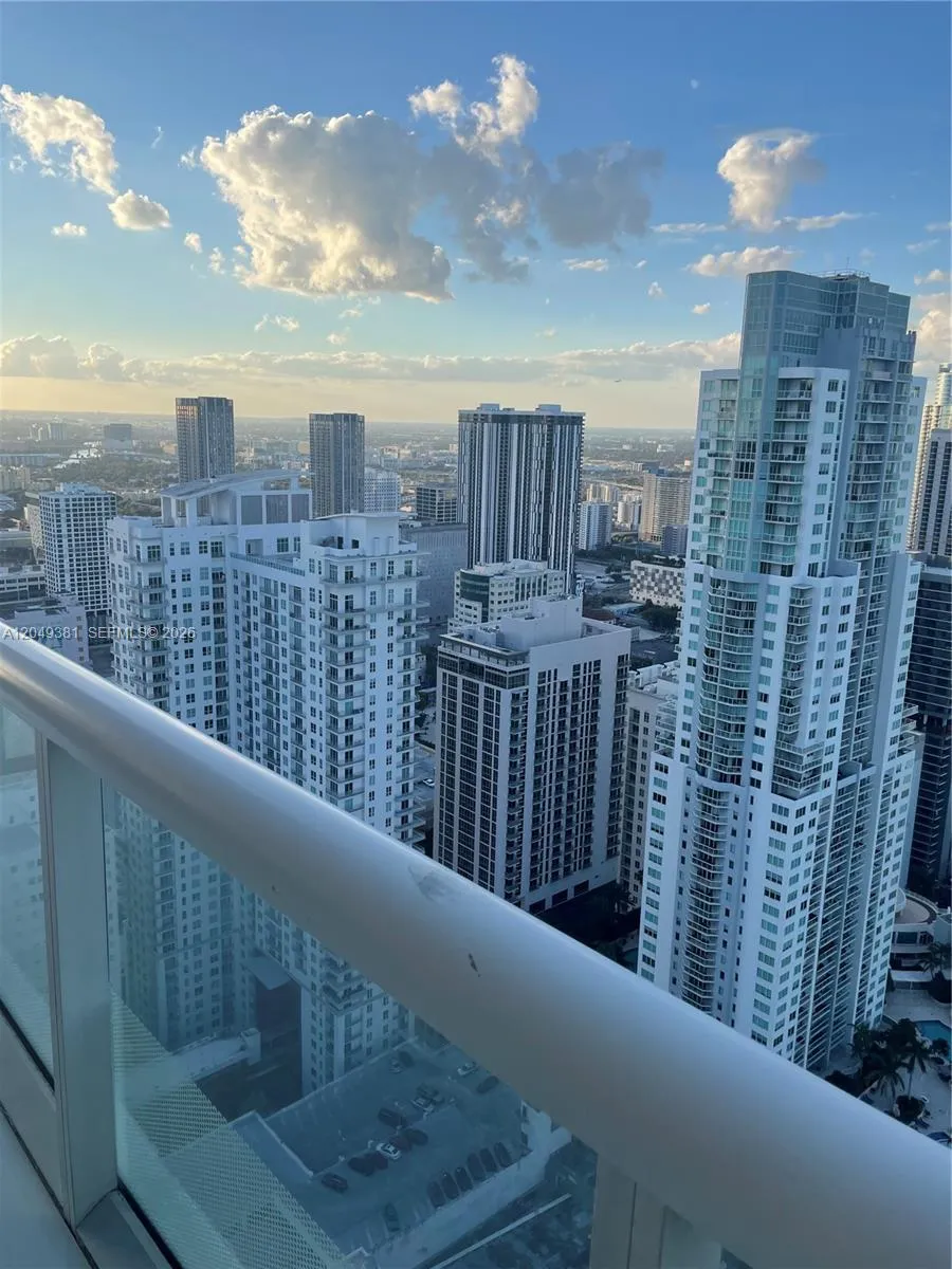 50 Biscayne Blvd #5001 Miami, FL 33132