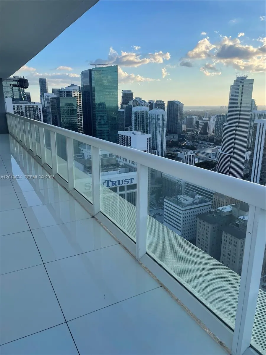 50 Biscayne Blvd #5001 Miami, FL 33132