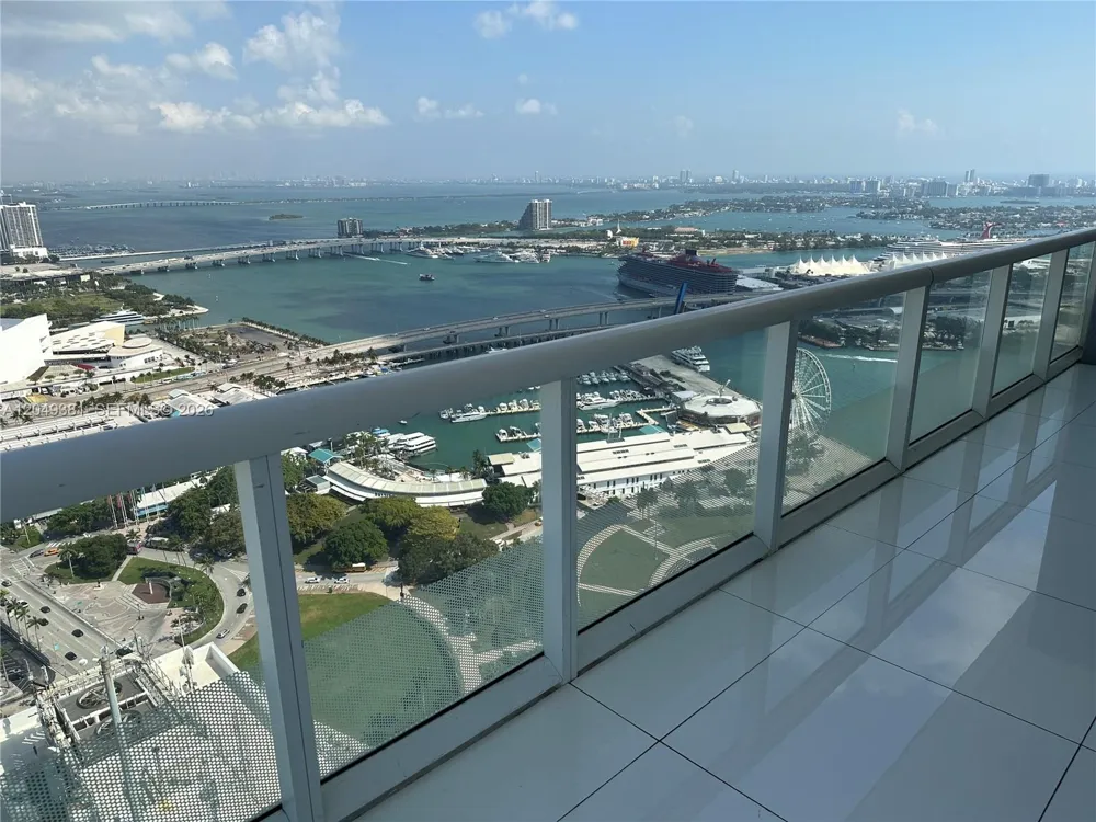 50 Biscayne Blvd #5001 Miami, FL 33132