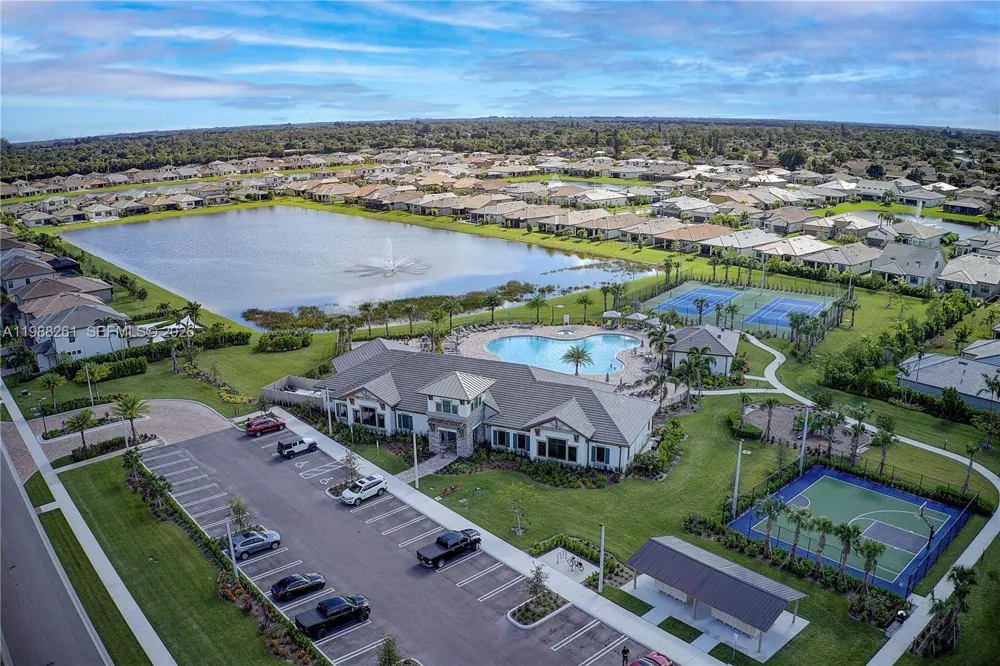 8240 Tailshot Ct Lake Worth, FL 33467
