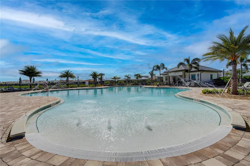 8240 Tailshot Ct Lake Worth, FL 33467