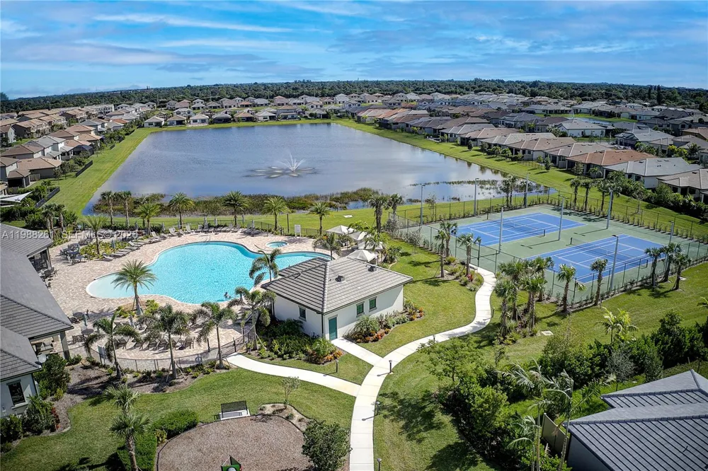 8240 Tailshot Ct Lake Worth, FL 33467