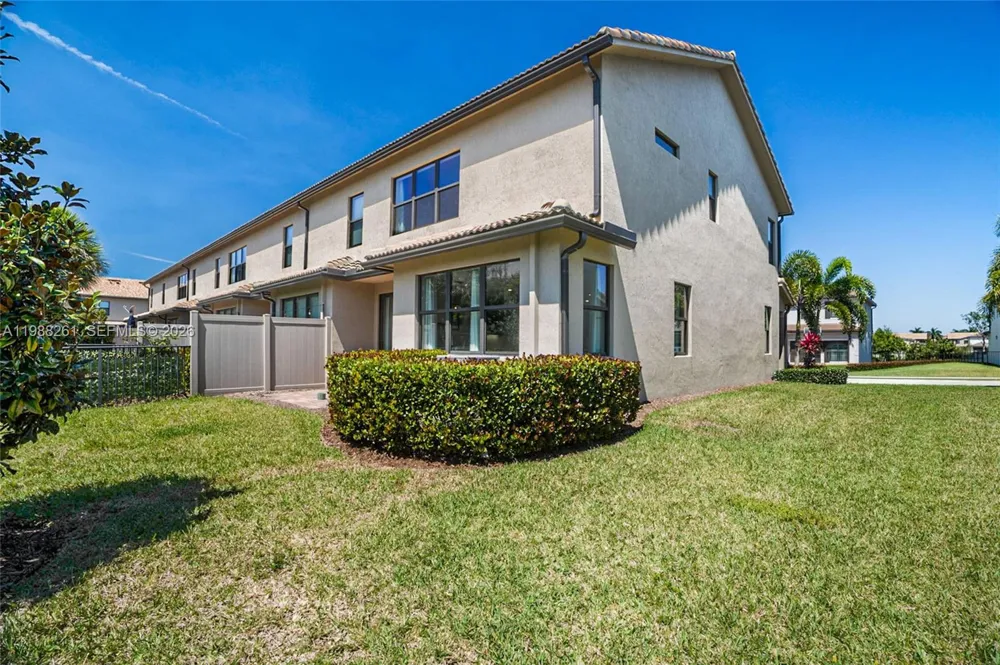 8240 Tailshot Ct Lake Worth, FL 33467
