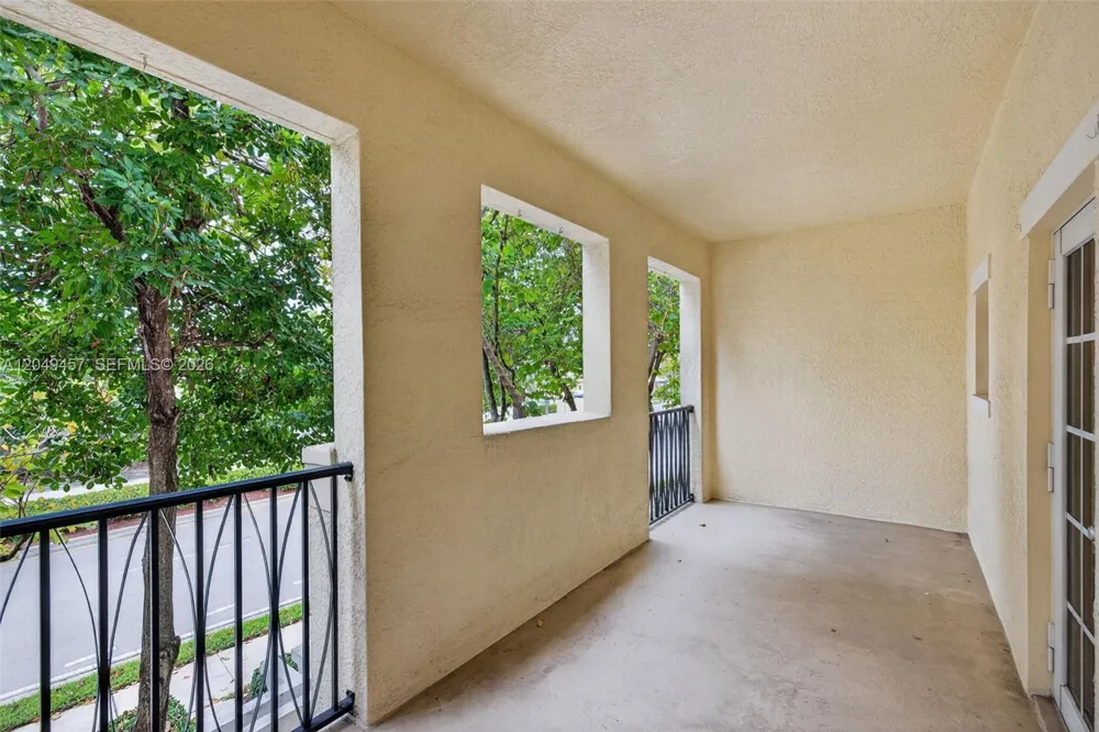 704 SW 1st Ave Pompano Beach, FL 33060