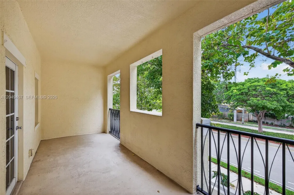 704 SW 1st Ave Pompano Beach, FL 33060