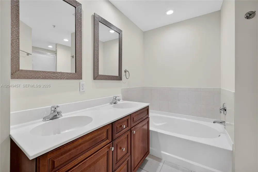 704 SW 1st Ave Pompano Beach, FL 33060