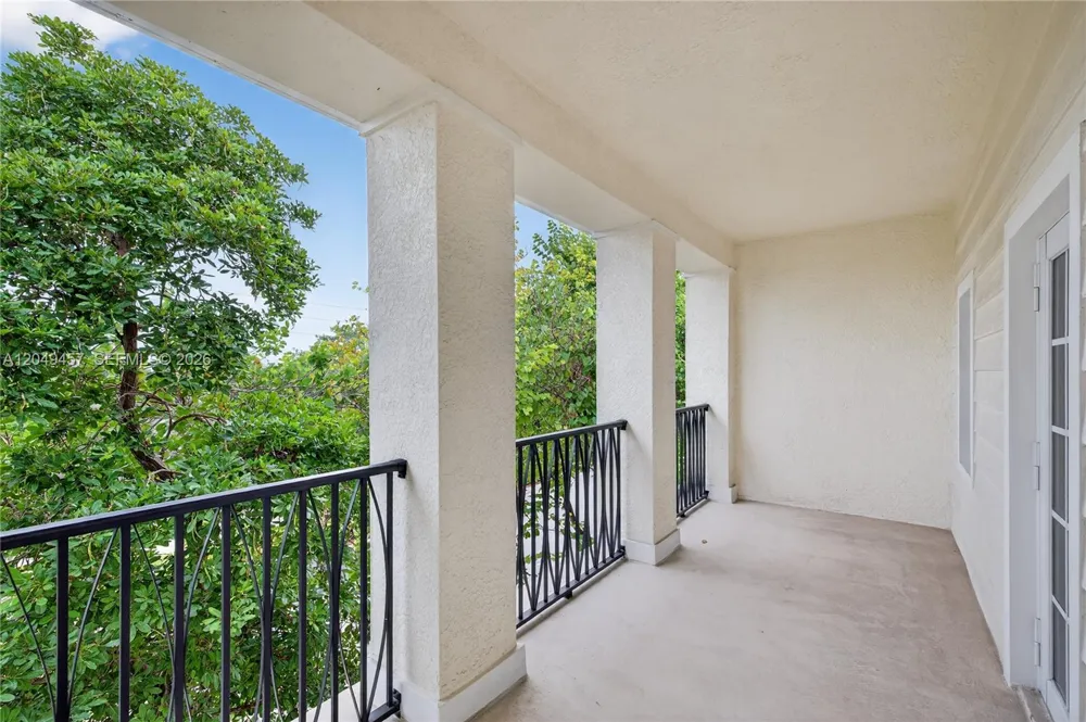 704 SW 1st Ave Pompano Beach, FL 33060