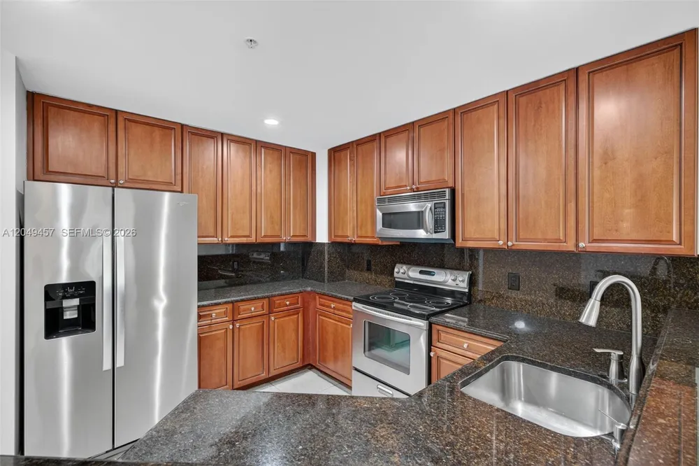 704 SW 1st Ave Pompano Beach, FL 33060