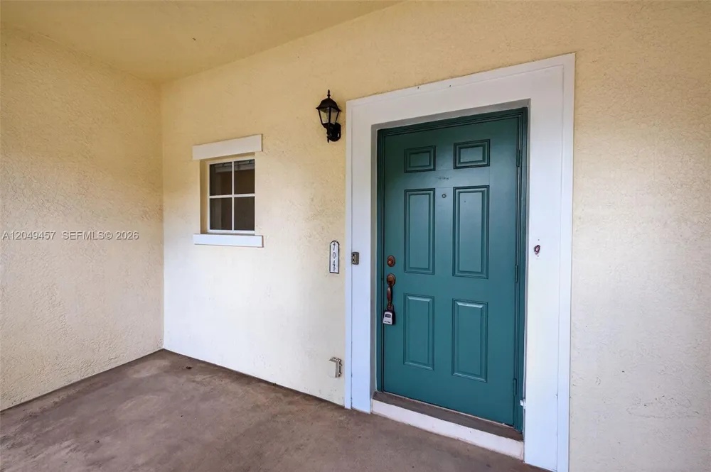 704 SW 1st Ave Pompano Beach, FL 33060