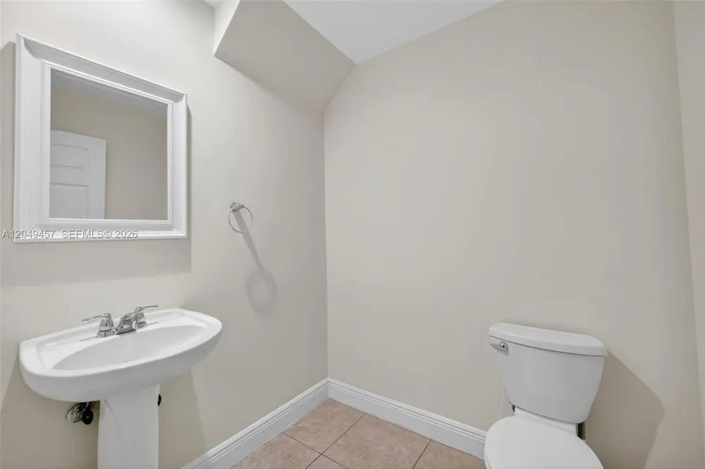 704 SW 1st Ave Pompano Beach, FL 33060