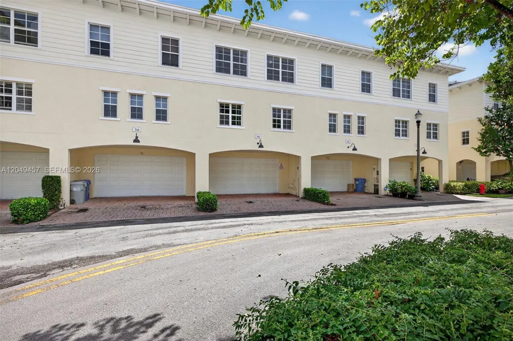 704 SW 1st Ave Pompano Beach, FL 33060