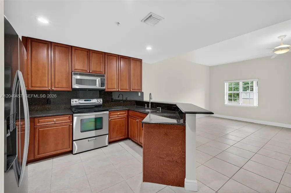 704 SW 1st Ave Pompano Beach, FL 33060