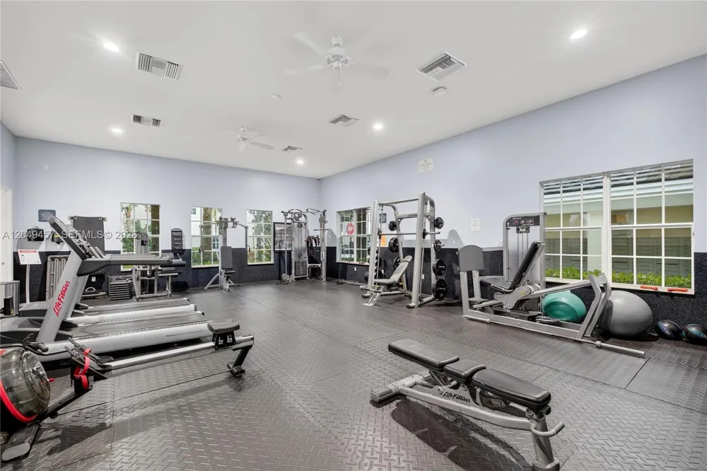 704 SW 1st Ave Pompano Beach, FL 33060