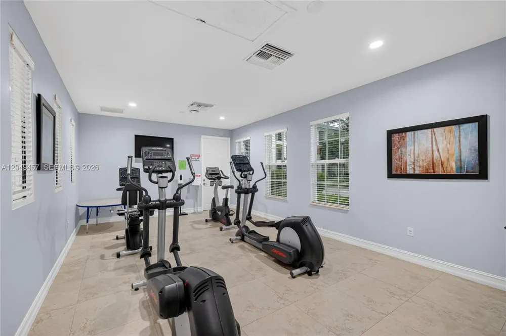 704 SW 1st Ave Pompano Beach, FL 33060