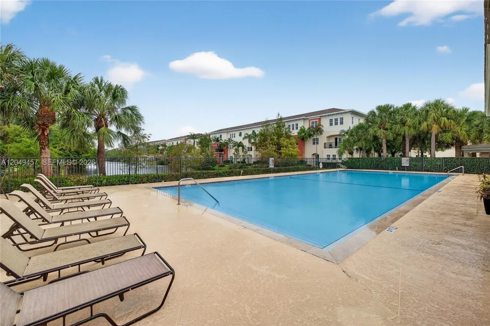 704 SW 1st Ave Pompano Beach, FL 33060
