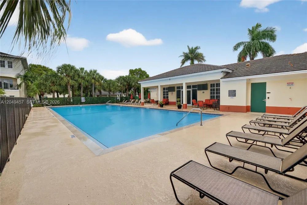 704 SW 1st Ave Pompano Beach, FL 33060