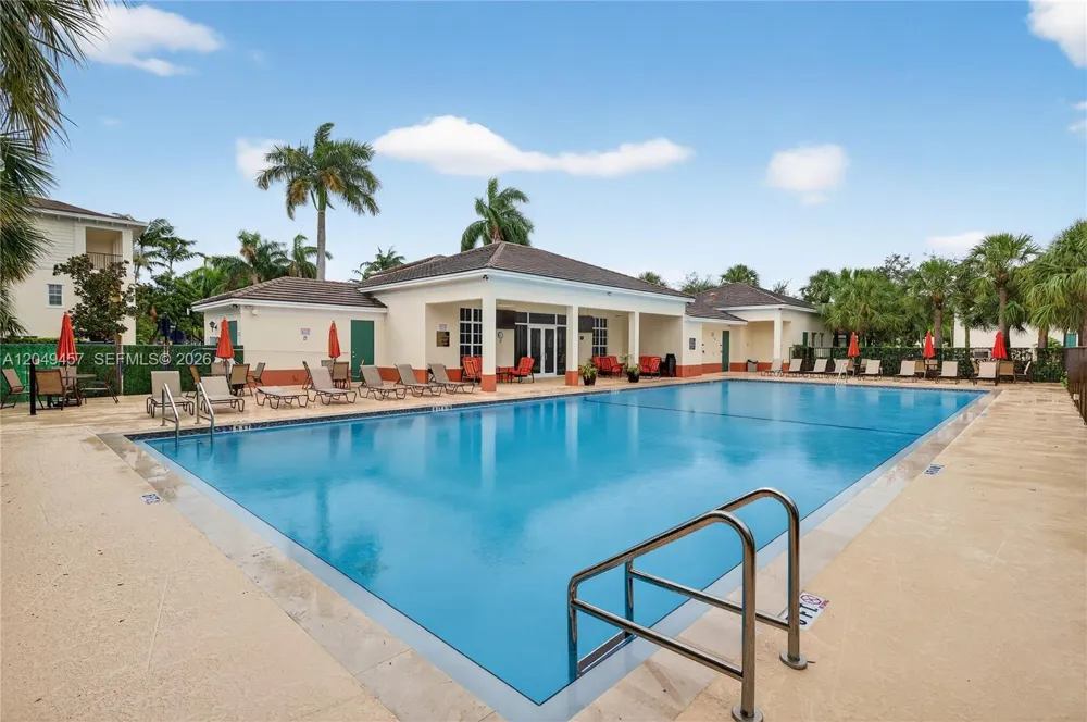 704 SW 1st Ave Pompano Beach, FL 33060