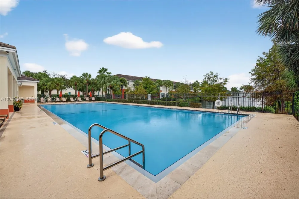 704 SW 1st Ave Pompano Beach, FL 33060