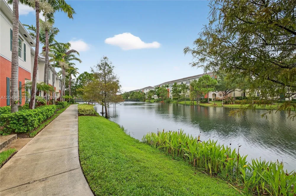 704 SW 1st Ave Pompano Beach, FL 33060