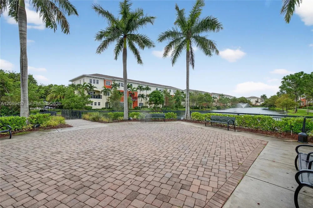 704 SW 1st Ave Pompano Beach, FL 33060