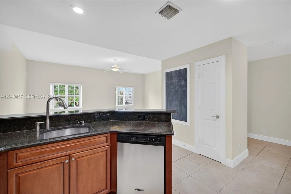 704 SW 1st Ave Pompano Beach, FL 33060