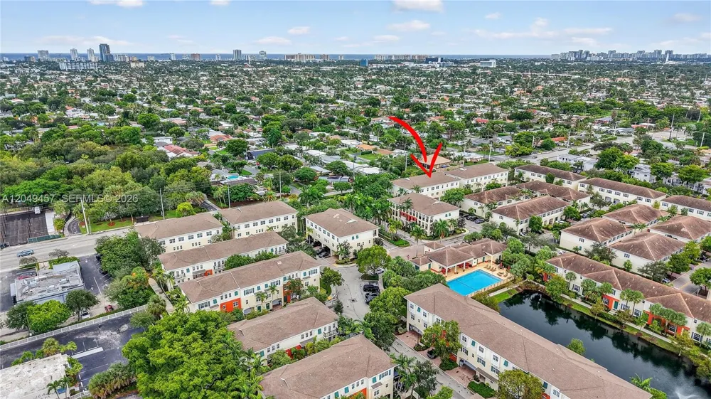 704 SW 1st Ave Pompano Beach, FL 33060