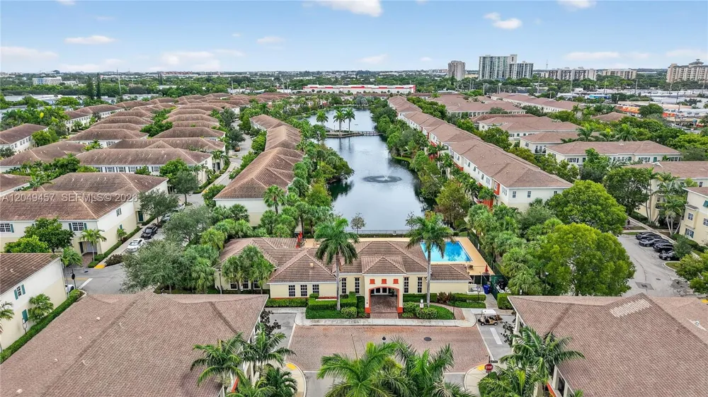 704 SW 1st Ave Pompano Beach, FL 33060