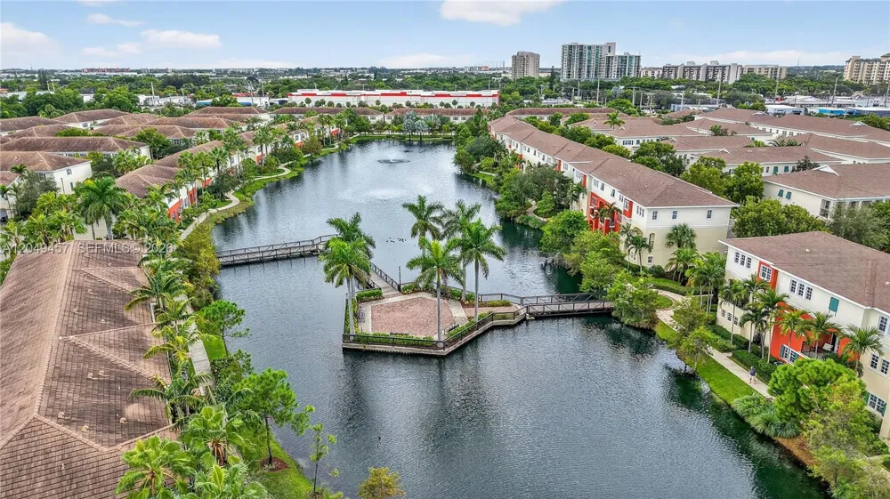 704 SW 1st Ave Pompano Beach, FL 33060