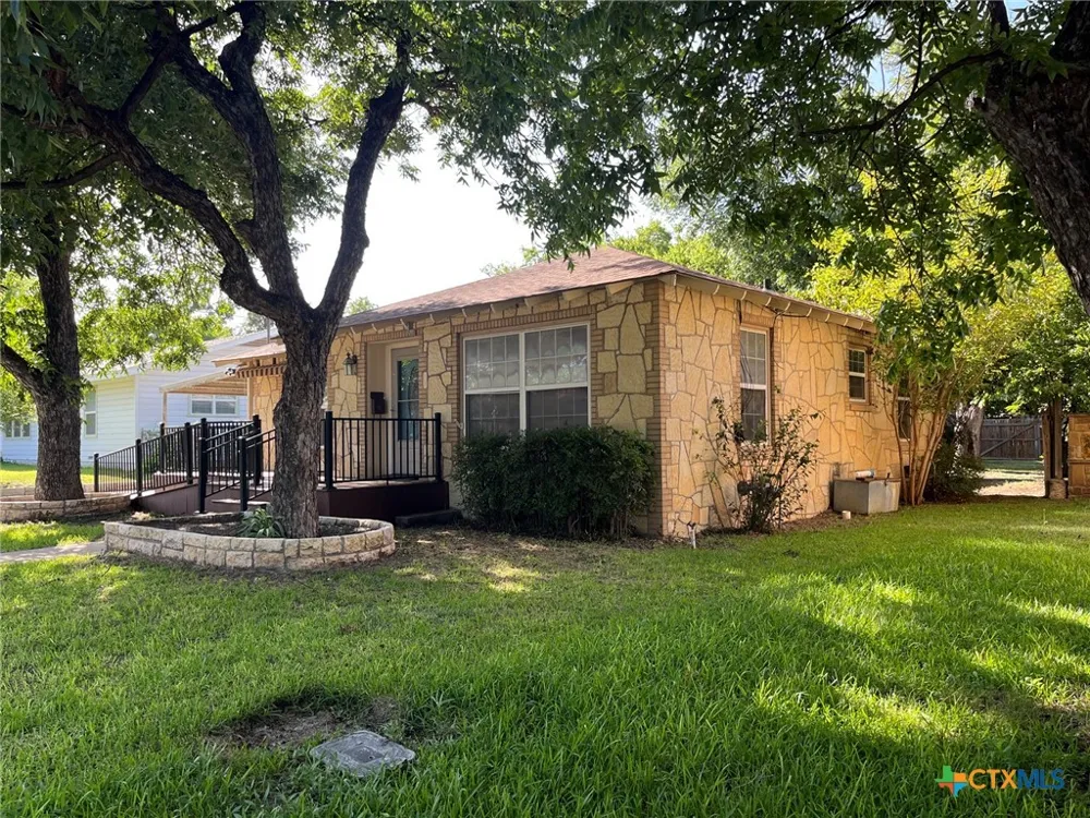 104 W Storey Street San Saba, TX 76877