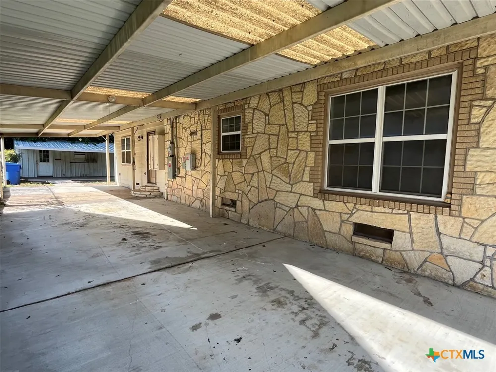 104 W Storey Street San Saba, TX 76877