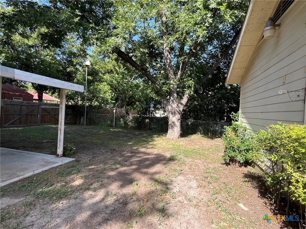 104 W Storey Street San Saba, TX 76877