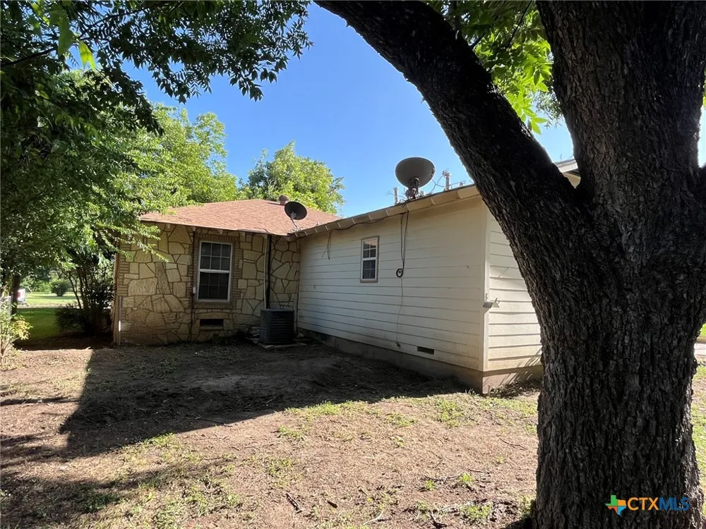 104 W Storey Street San Saba, TX 76877