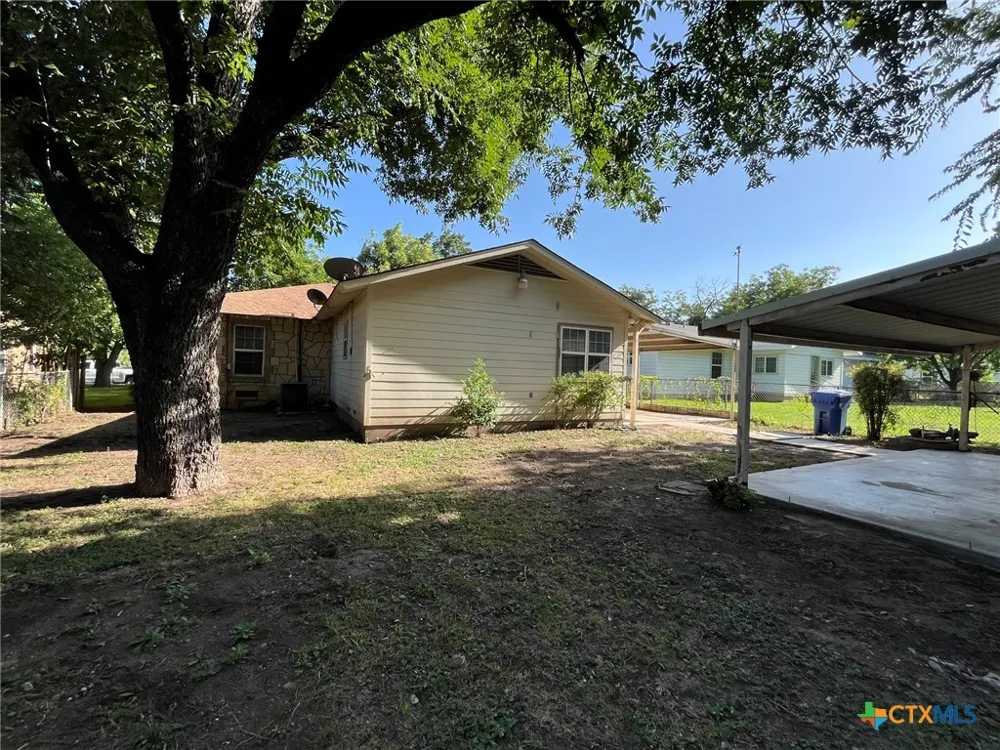104 W Storey Street San Saba, TX 76877