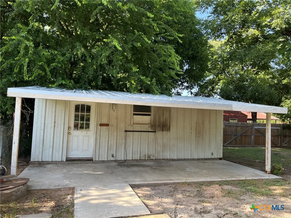 104 W Storey Street San Saba, TX 76877