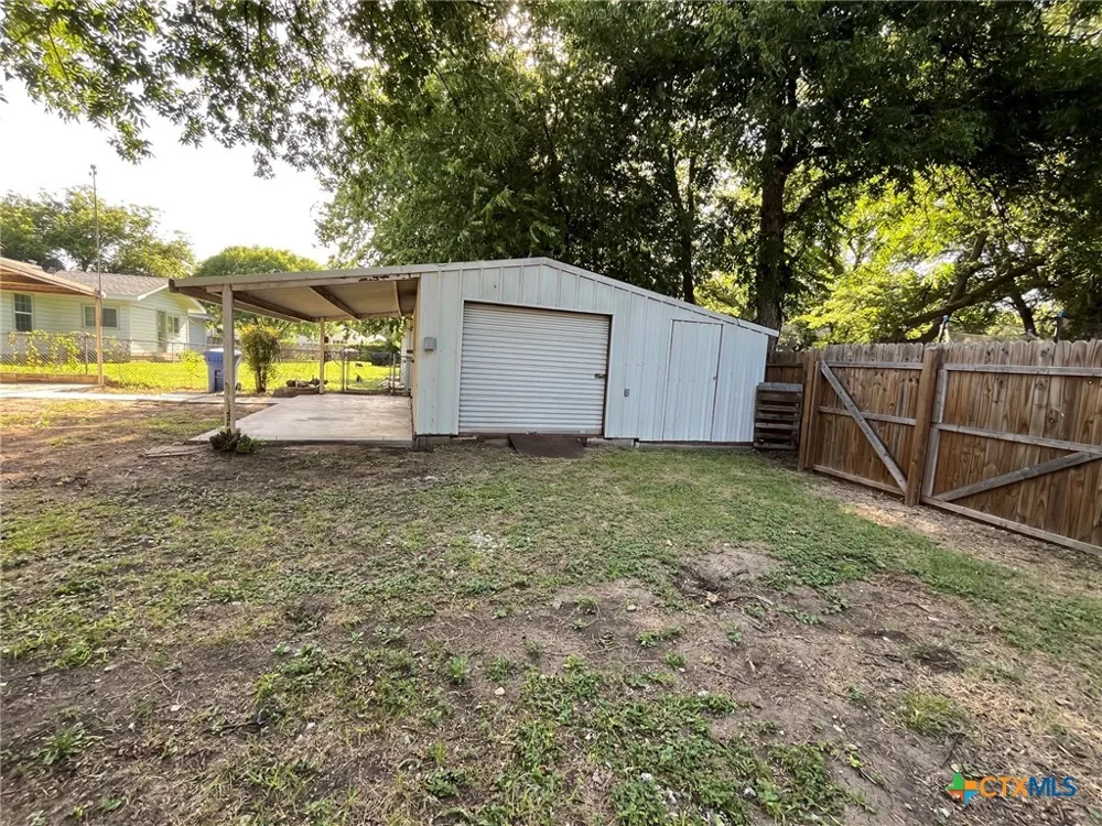104 W Storey Street San Saba, TX 76877