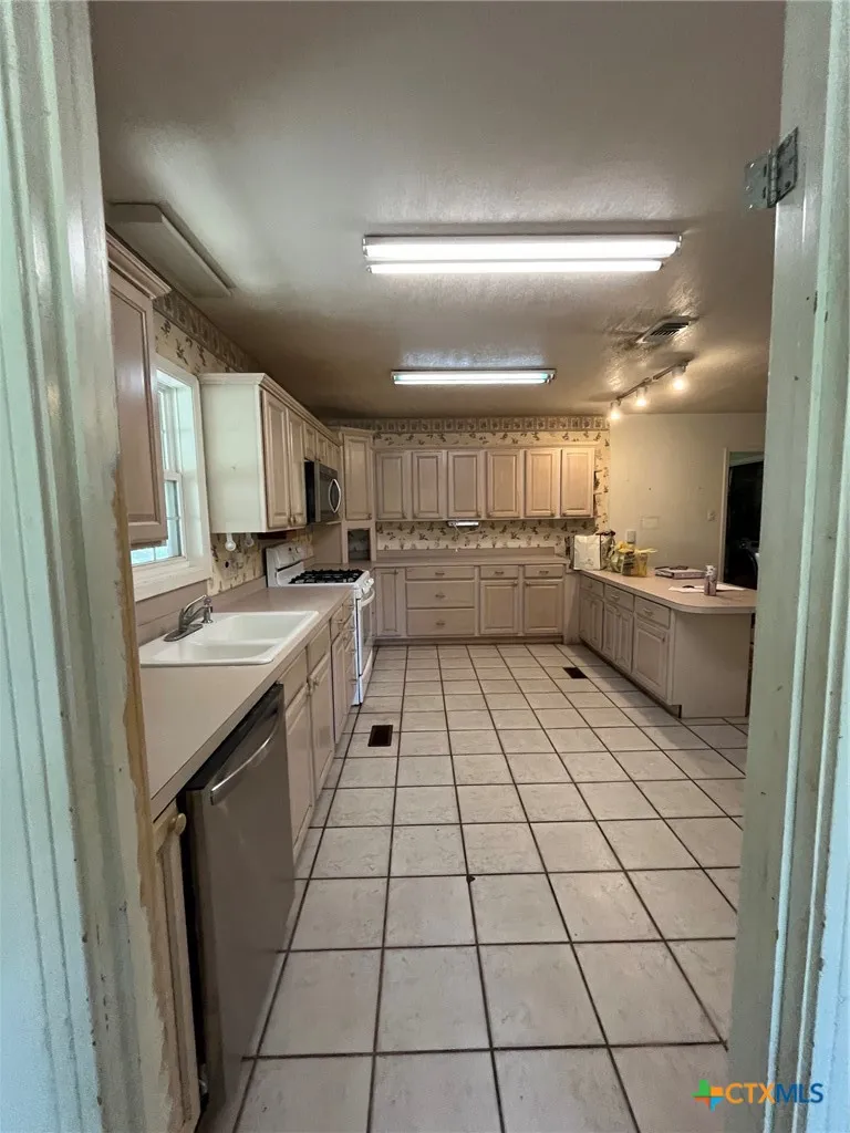 104 W Storey Street San Saba, TX 76877