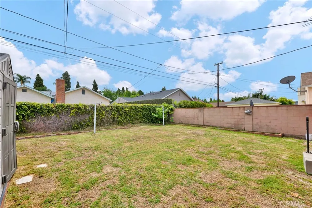 4432 Iroquois Lakewood, CA 90713