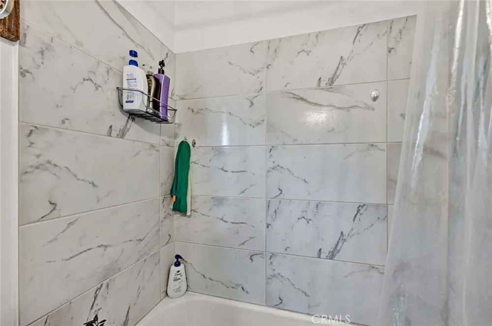 4432 Iroquois Lakewood, CA 90713