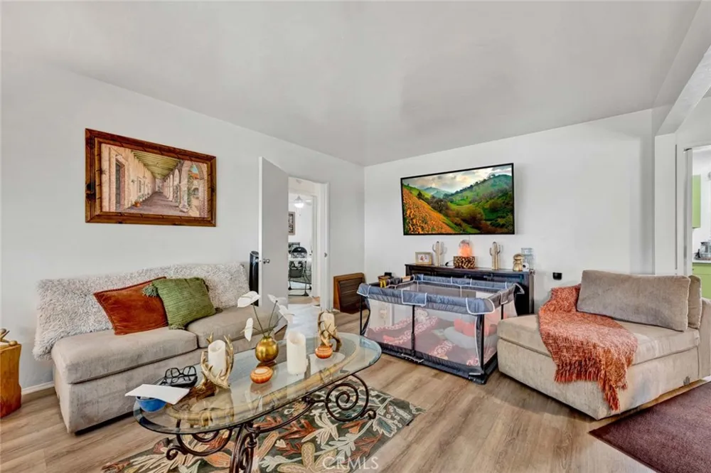 4432 Iroquois Lakewood, CA 90713