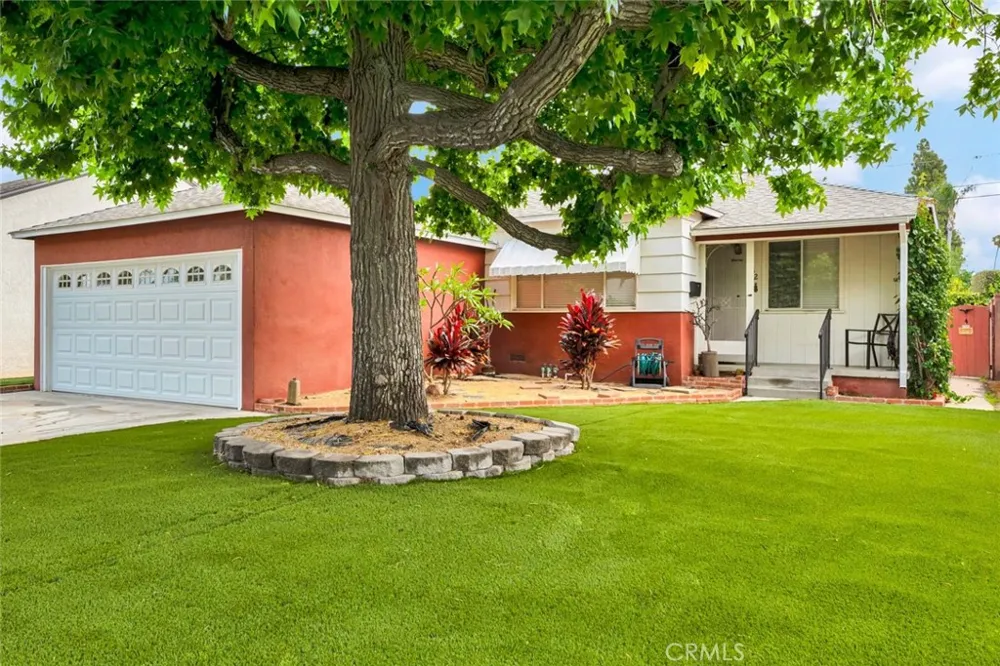 4432 Iroquois Lakewood, CA 90713
