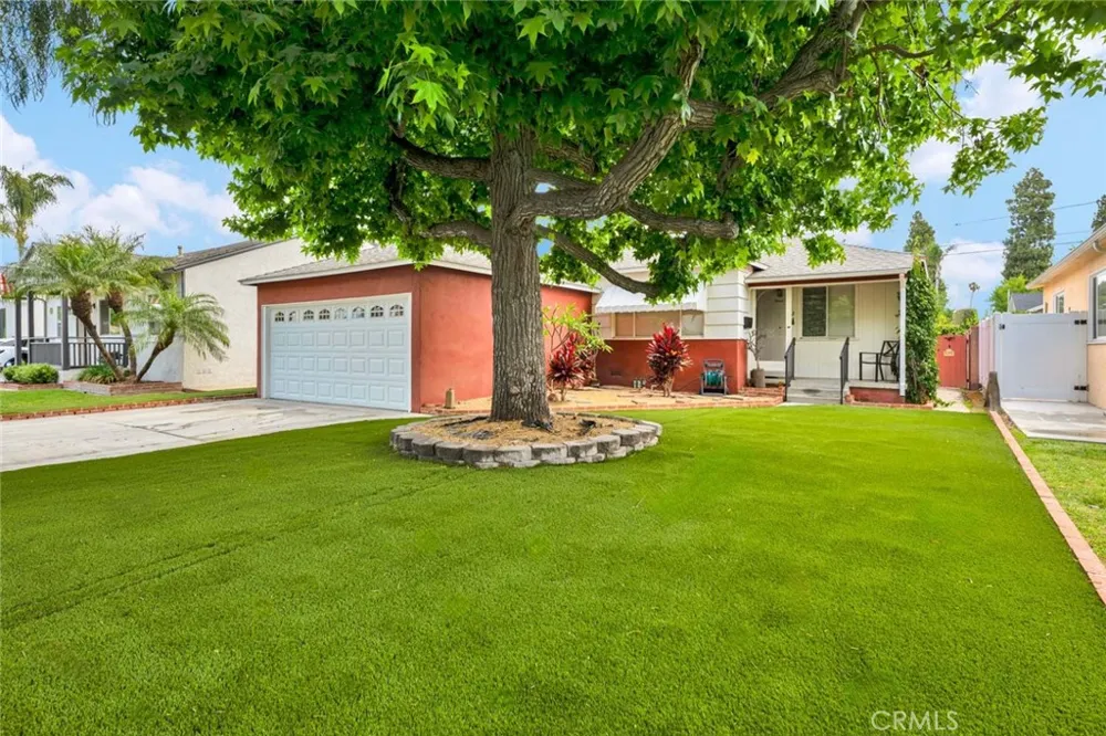 4432 Iroquois Lakewood, CA 90713