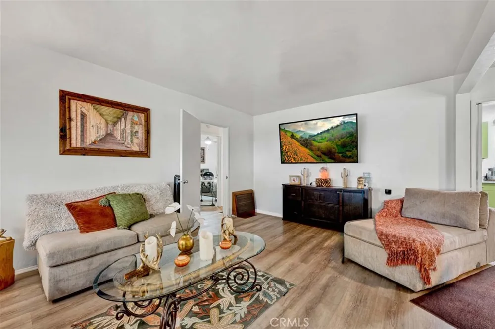 4432 Iroquois Lakewood, CA 90713