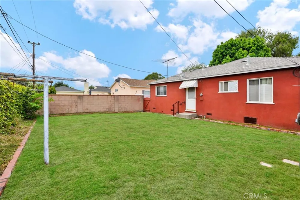 4432 Iroquois Lakewood, CA 90713