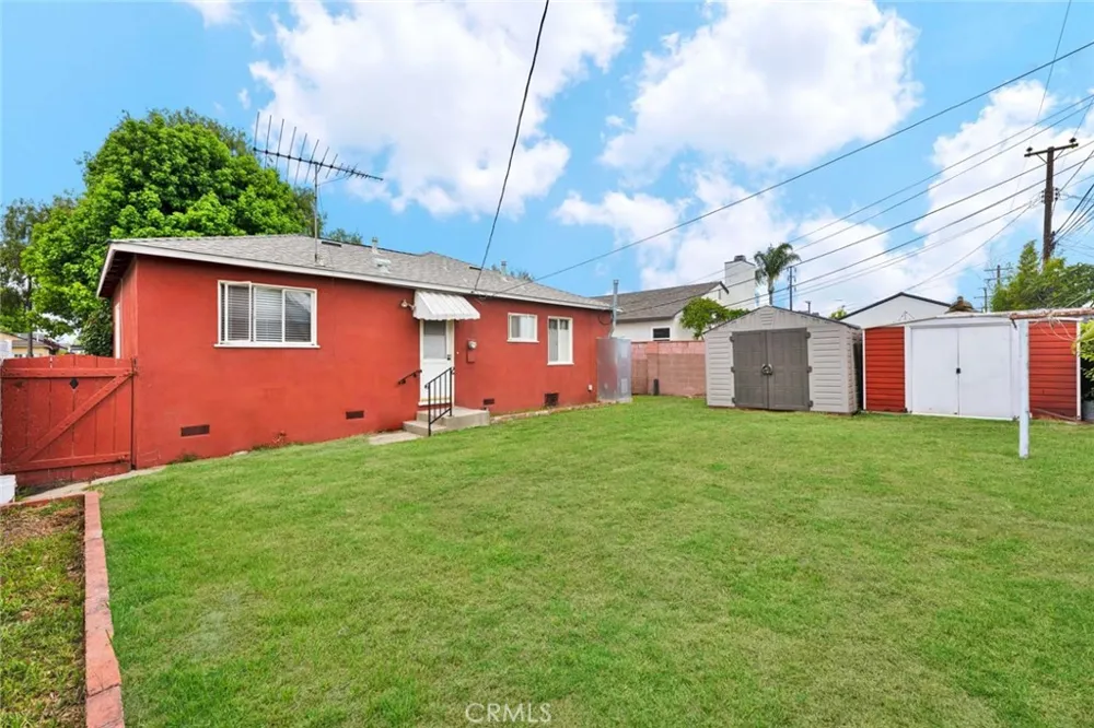4432 Iroquois Lakewood, CA 90713