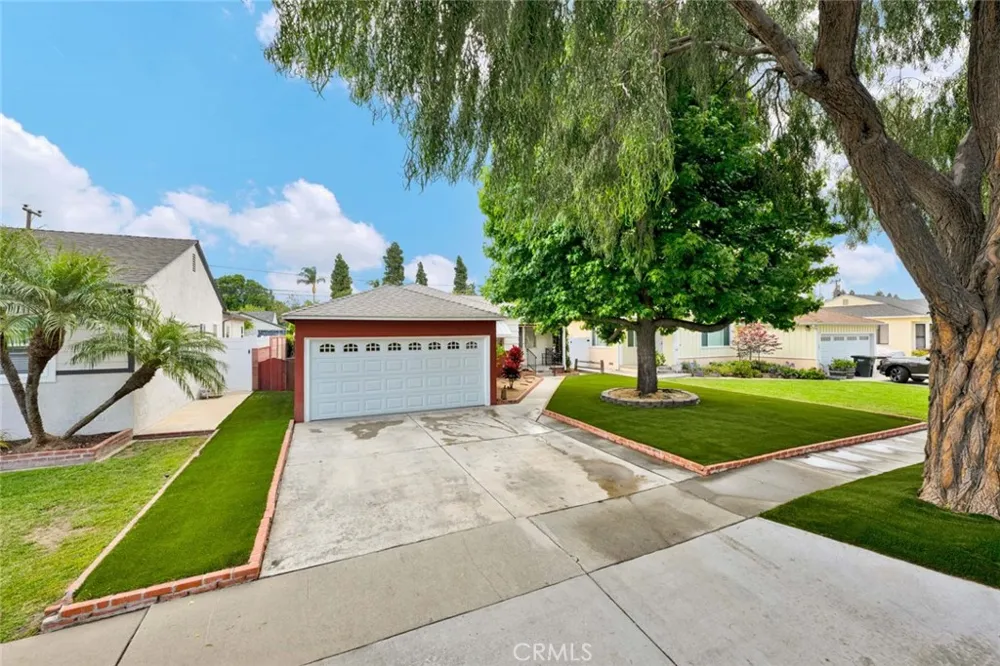 4432 Iroquois Lakewood, CA 90713